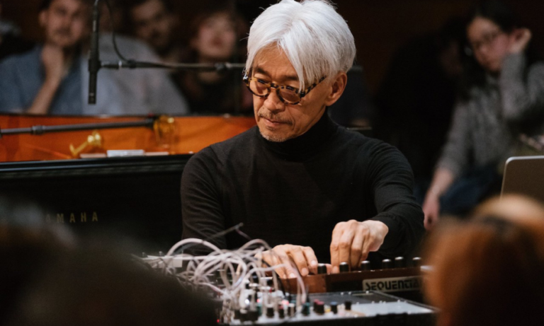 Ryuichi Sakamoto “Async Remodels” todo acto de creación es en primer lugar un acto de destrucción