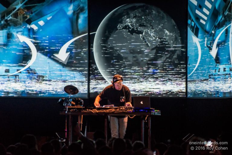 Escucha a DJ Shadow en vivo con su The Mountain Has Fallen Tour