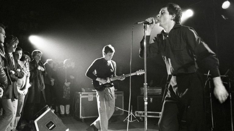 Joy Division: cuando la poesía llegó al post punk