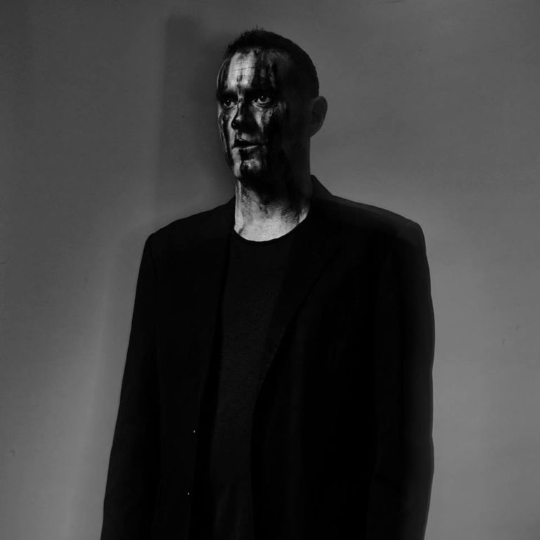 Escucha “Ar.Mour”, nuevo track de UNKLE