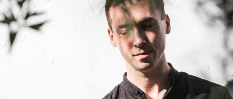 Tim Hecker anunció el lanzamiento de Anoyo, inspirado en composiciones de música japonesa