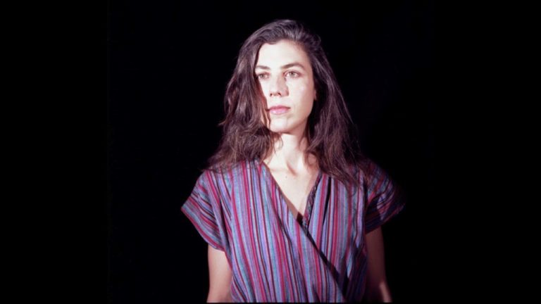 Julia Holter estrenó “Les Jeux to You”