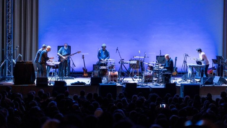 Mira a Tortoise en vivo tocando en el Instituto de Arte de Midwinter de Chicago