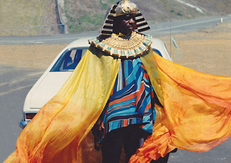 Mira la película Space is the Place, filme sobre la filosofía y música de Sun Ra