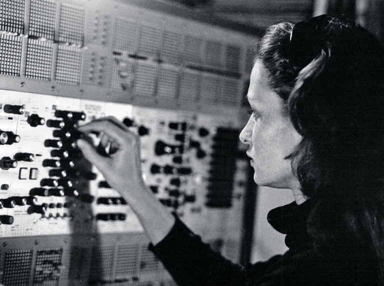 Mujeres pioneras de la música electrónica