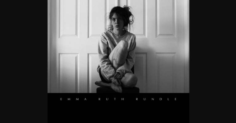 Perfil: Emma Ruth Rundle, entre la devastación emocional y la belleza ominosa