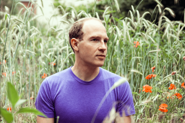 Dan Snaith con Caribou, continúa su viaje de descubrimiento en Suddenly, su último álbum