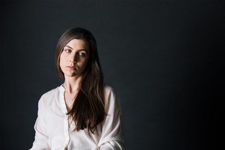 Julia Holter estrena”Gold Dust Woman”, cover a Fleetwood Mac