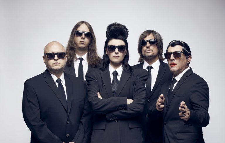 Maynard James Keenan estrena música con su banda Puscifer