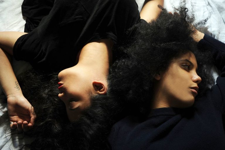 #Perfil sobre Ibeyi, proyecto  con influencia de las culturas cubana y francesa