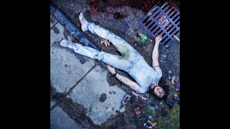 La magia del caos en God is Partying, el nuevo disco de Andrew WK