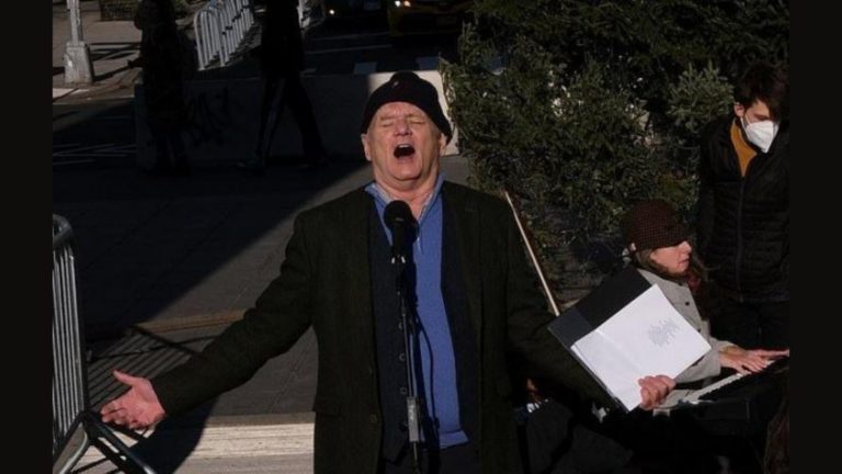 Mira al actor Bill Murray dando concierto en parque de New York