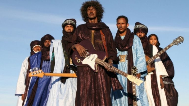 Escucha una playlist de blues del desierto, música de la región del Sahara en el norte y oeste de África
