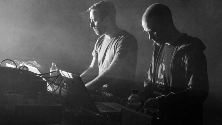 Autechre comparte grabaciones de 12 shows en vivo de 2023 y 2024