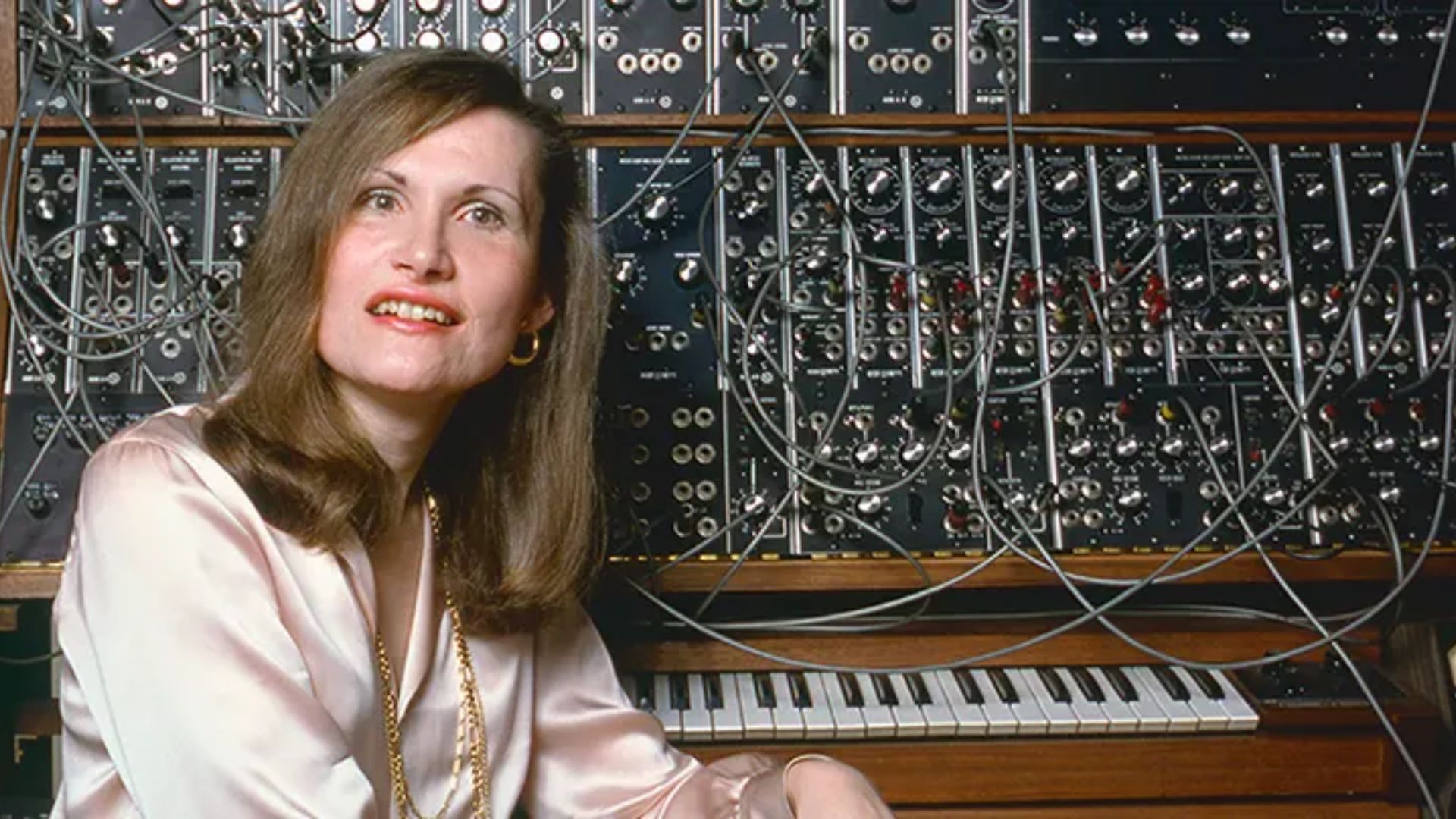 Wendy Carlos: Pionera de la Música Electrónica y Compositora de Soundtracks Icónicos