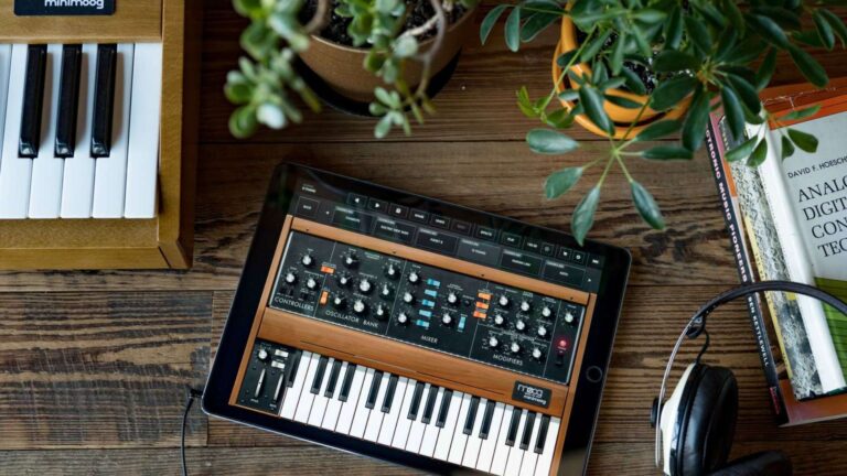 “A Brief History of the Minimoog Part I”: El Documental que Celebra un Ícono de la Música Electrónica