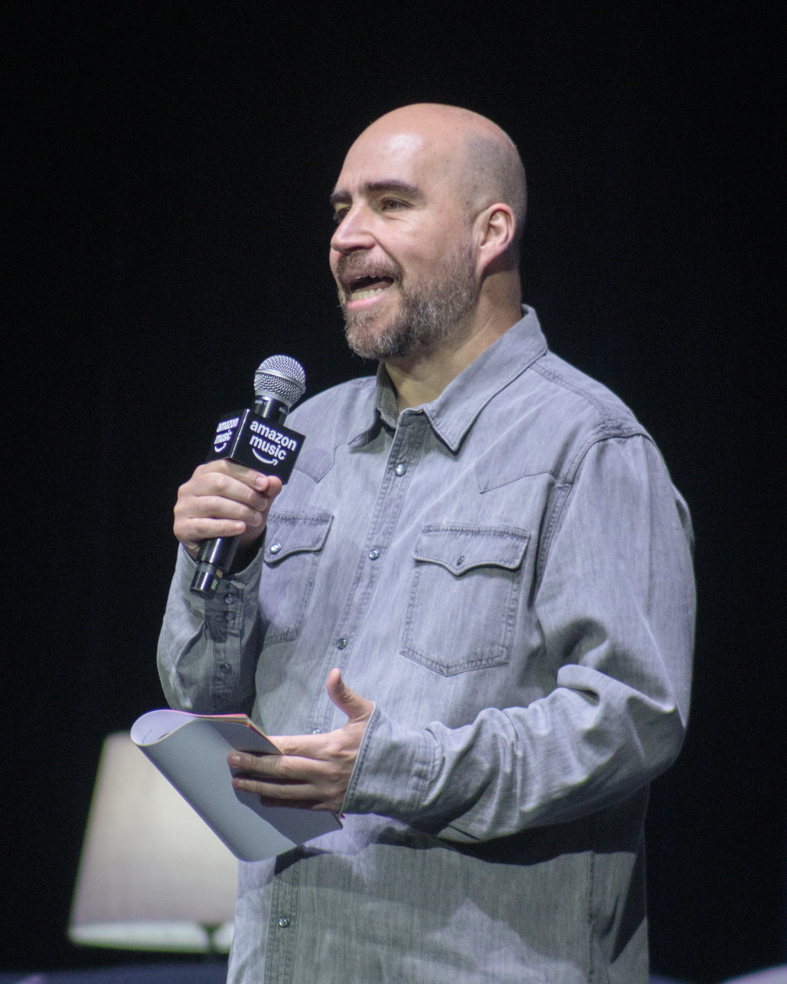 Sopitas como anfitrión de la conferencia